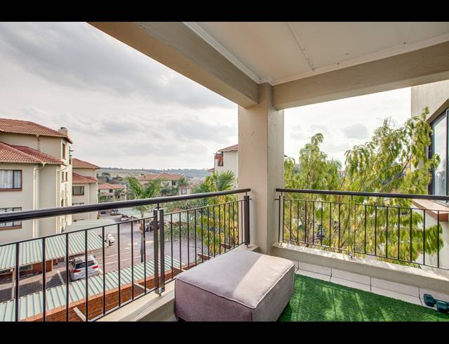2 BEDROOM APARTMENT FOR SALE IN SUNNINGHILL